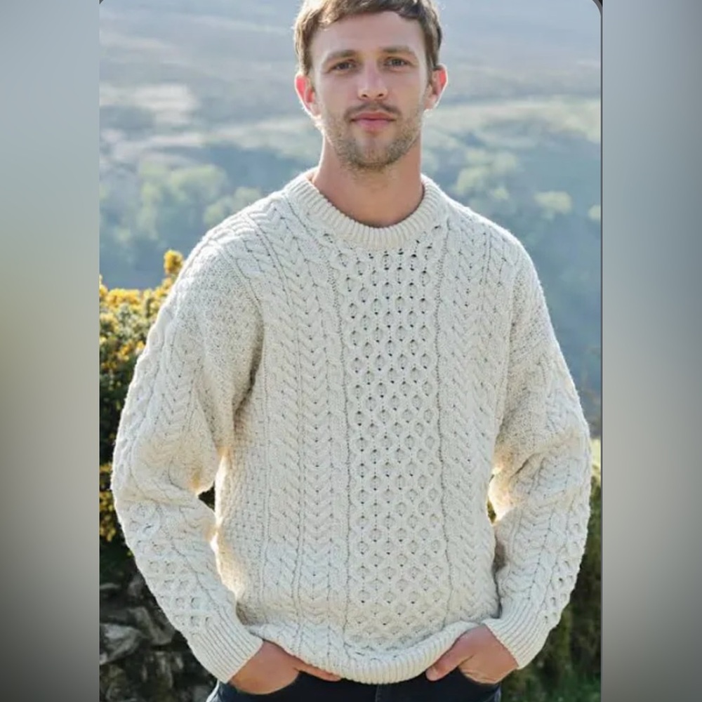 Carraig Donn Men's Irish Aran Wool Cable Knit Sweater